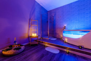 - Sadhana Massage Center cattleya-ducha-privada-jacuzzi-erotic-massage-center-valencia-3