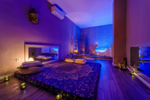 - Sadhana Massage Center cattleya-ducha-privada-jacuzzi-erotic-massage-center-valencia